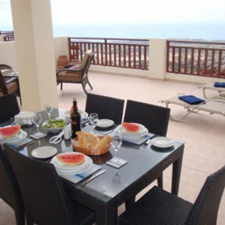 First Floor 2 Bedroom Apartment, Large Balcony, Amazing Sea Views, Communal Pool Peyia Dış mekan fotoğraf