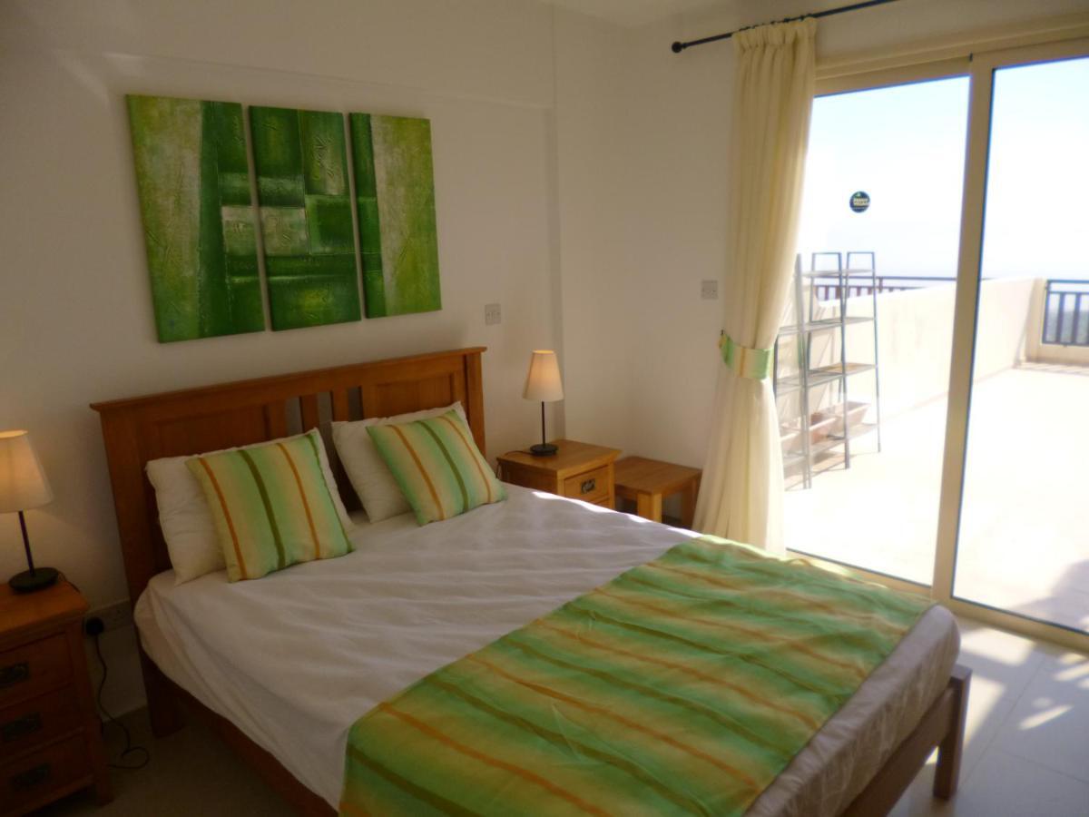 First Floor 2 Bedroom Apartment, Large Balcony, Amazing Sea Views, Communal Pool Peyia Dış mekan fotoğraf