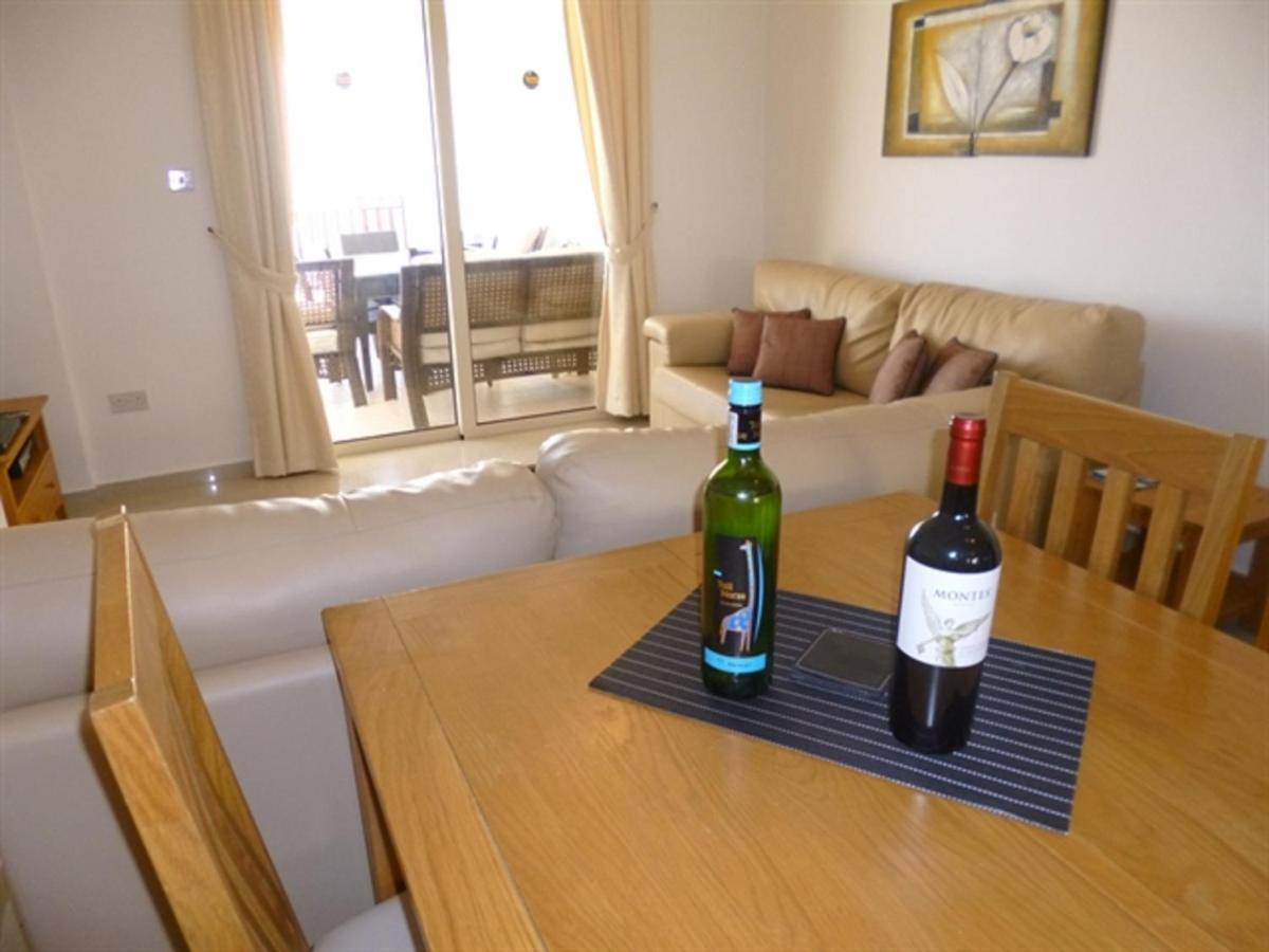 First Floor 2 Bedroom Apartment, Large Balcony, Amazing Sea Views, Communal Pool Peyia Dış mekan fotoğraf