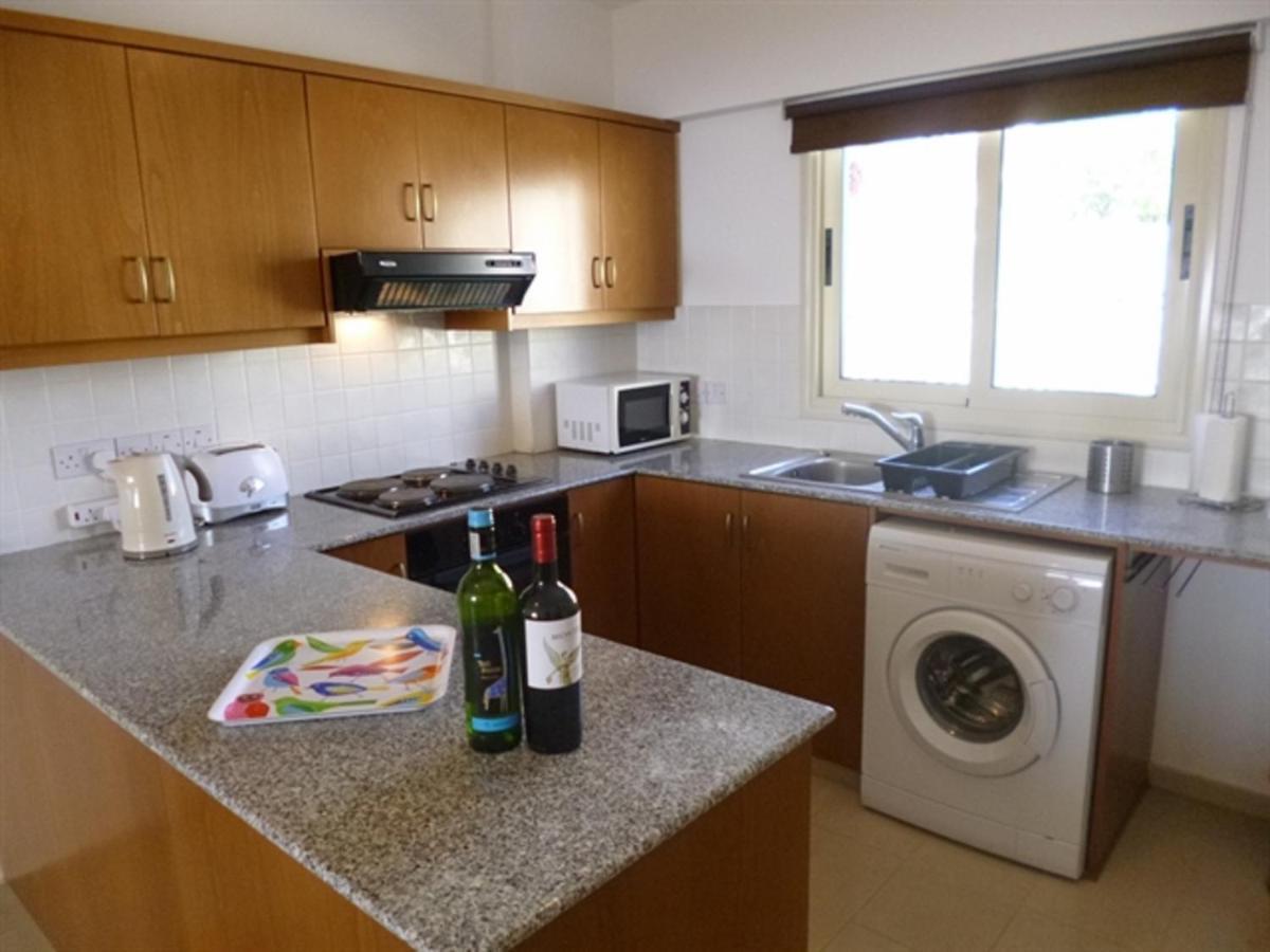 First Floor 2 Bedroom Apartment, Large Balcony, Amazing Sea Views, Communal Pool Peyia Dış mekan fotoğraf