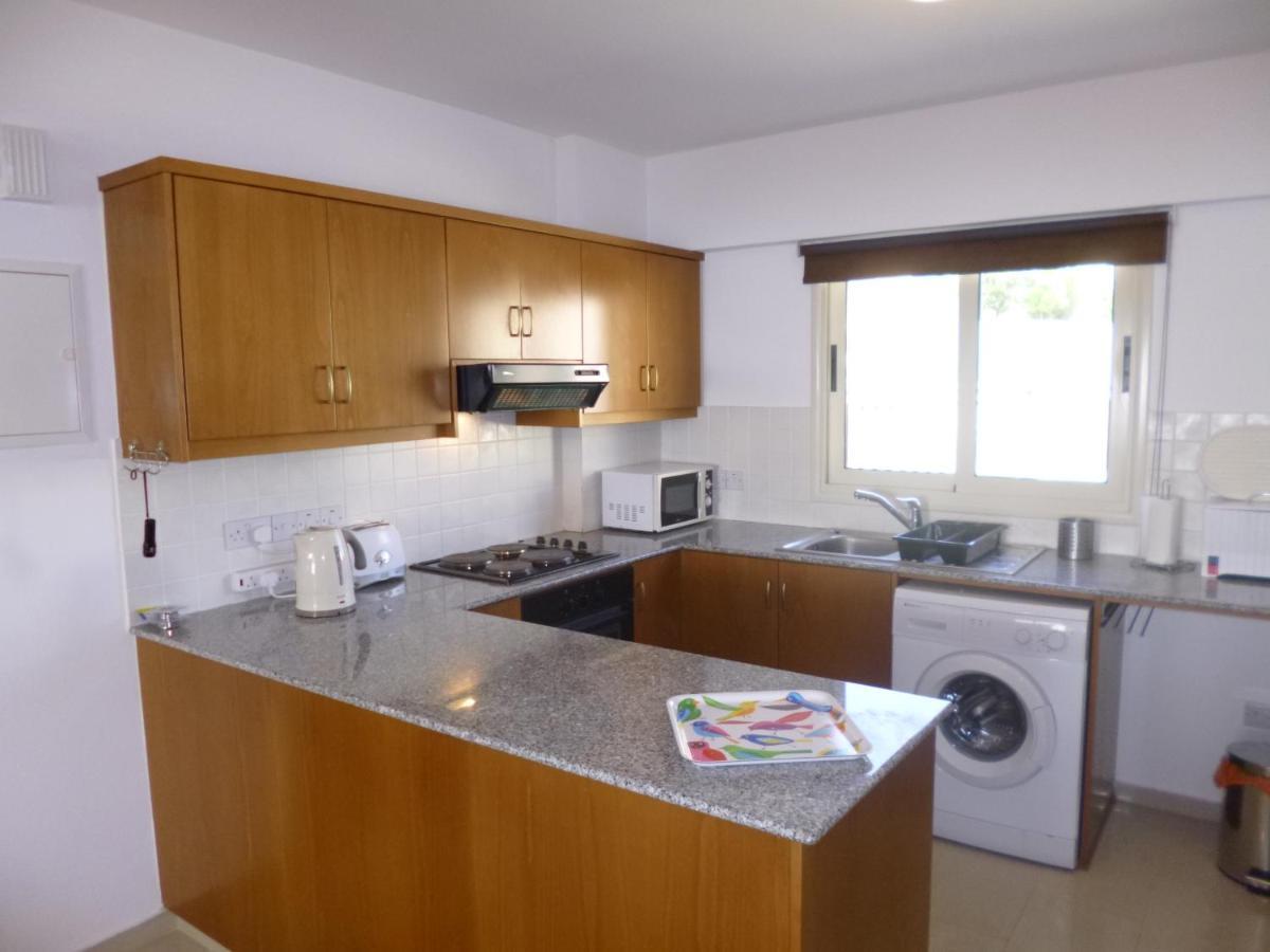 First Floor 2 Bedroom Apartment, Large Balcony, Amazing Sea Views, Communal Pool Peyia Dış mekan fotoğraf