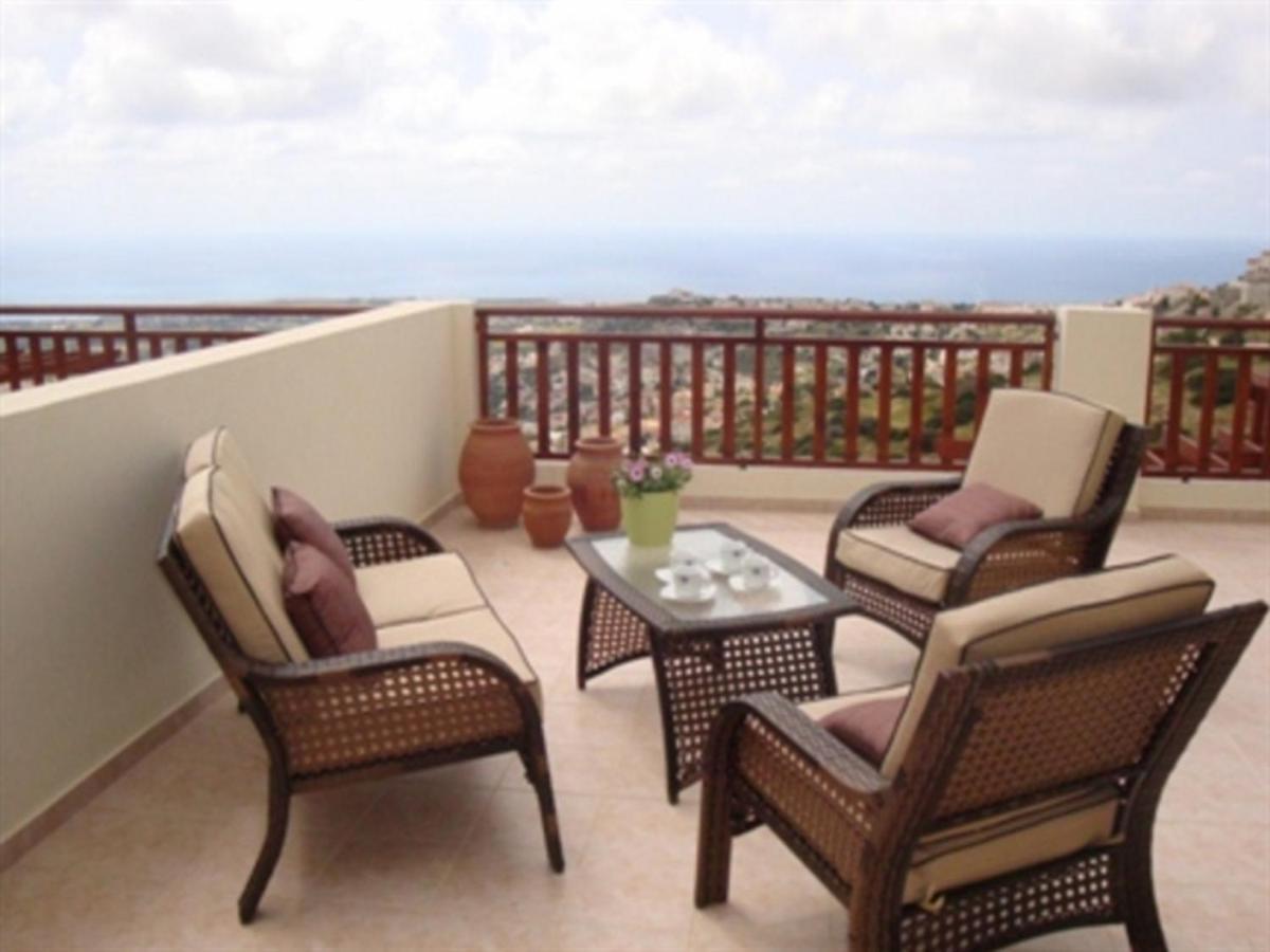 First Floor 2 Bedroom Apartment, Large Balcony, Amazing Sea Views, Communal Pool Peyia Dış mekan fotoğraf